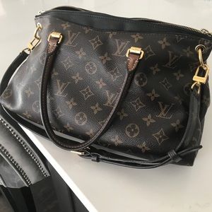Louis Vuitton Bags - Authentic Louis Vuitton Pallas Monogram handbag Louis Vuitton Bags - Authentic Louis Vuitton Pallas Monogram handbag